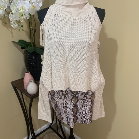 Creme Knit Blouse with skirt - Picture 3 of 3